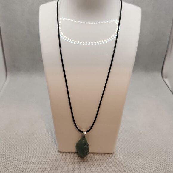 Natural Aventurine Quartz Crystal Pendant Irregular Rough Green Stone Healing - Picture 3 of 4
